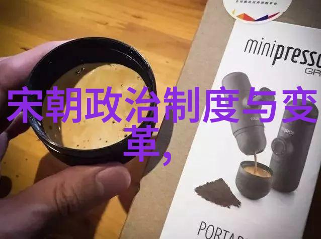 时尚名人携灵蛇意象绽放于自然之中传世蜕变的传奇封面故事